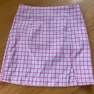 Wild Fable Pink / White Print Skirt. Zip Back. Slit in front. Size 0. Like new